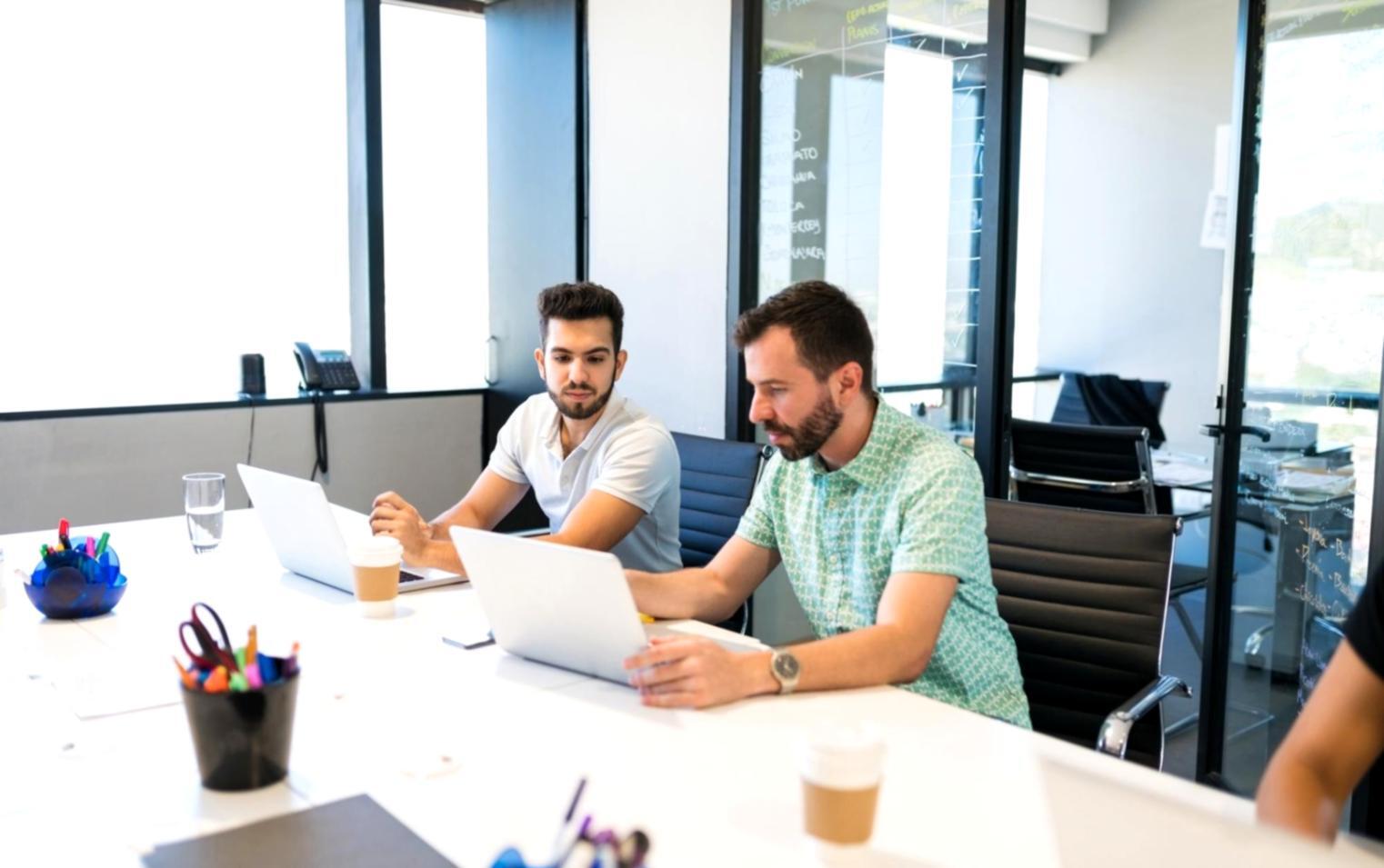 Sesión de webinar en directo sobre estrategias de recuperación financiera